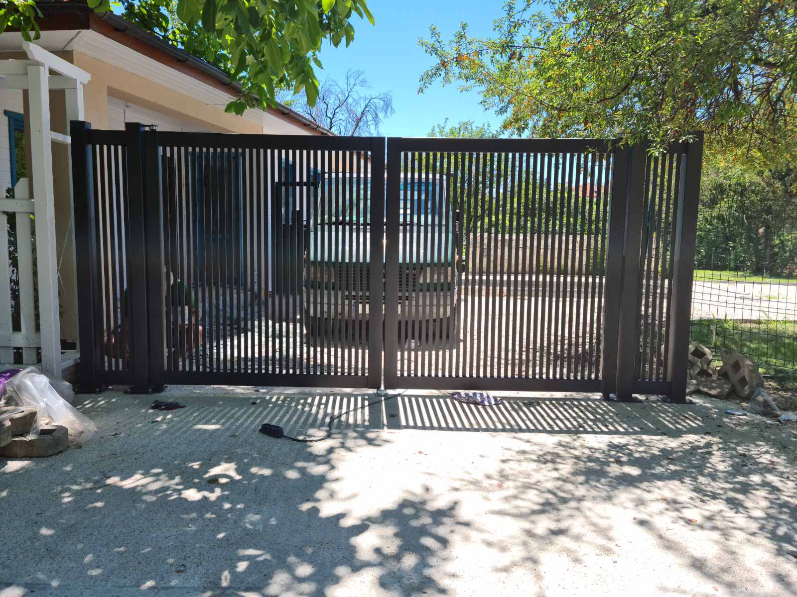 Single - and double - wing swing gates - Image 17